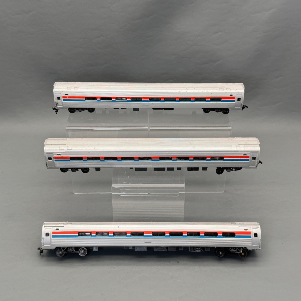 HO Scale Untested Athearn FP45 Amtrak Locomotive & 4 Walthers Amfleet Cars - Picture 4 of 16